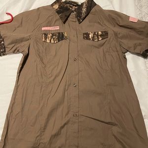 Women’s small girls size large. Camo button up.